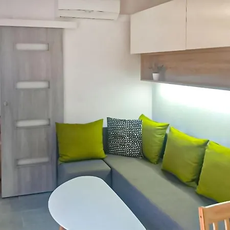 Vakantiehuis Stunning In With Sauna Jezierzany